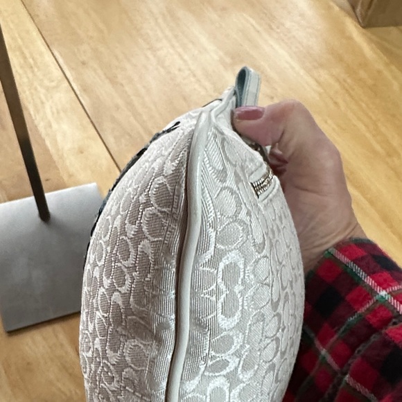 Coach 2006 Bee 🐝 Bag Floral Embroidered Women's Bag - Picture 5 of 8